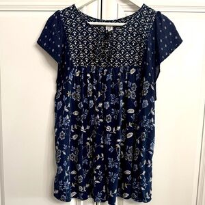 Gap Size Medium Navy, Blue + White Multi-Print Flutter Sleeve V-Neck Blouse
